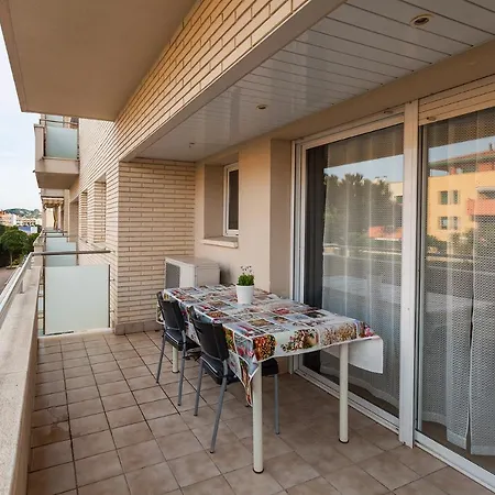 Comfortable With A Swimming Pool, 250m To The Sea. *