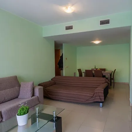 Comfortable With A Swimming Pool, 250m To The Sea. *