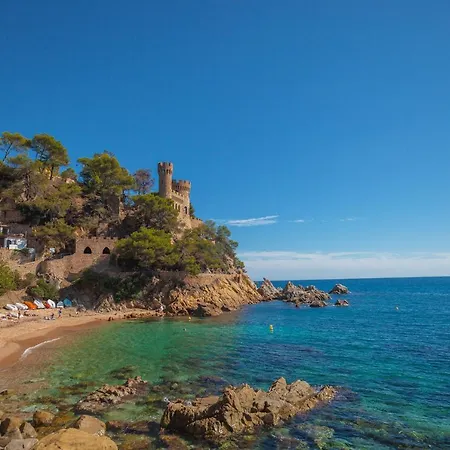 Comfortable With A Swimming Pool, 250m To The Sea. Apartment