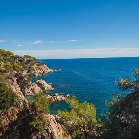 Comfortable With A Swimming Pool, 250m To The Sea.