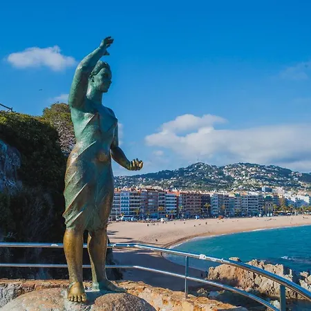 Apartment Comfortable With A Swimming Pool, 250m To The Sea.