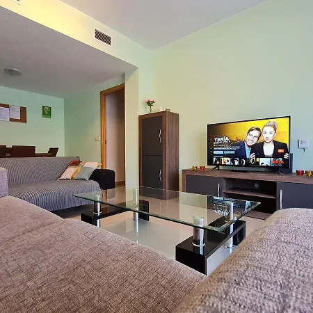Comfortable With A Swimming Pool, 250m To The Sea.